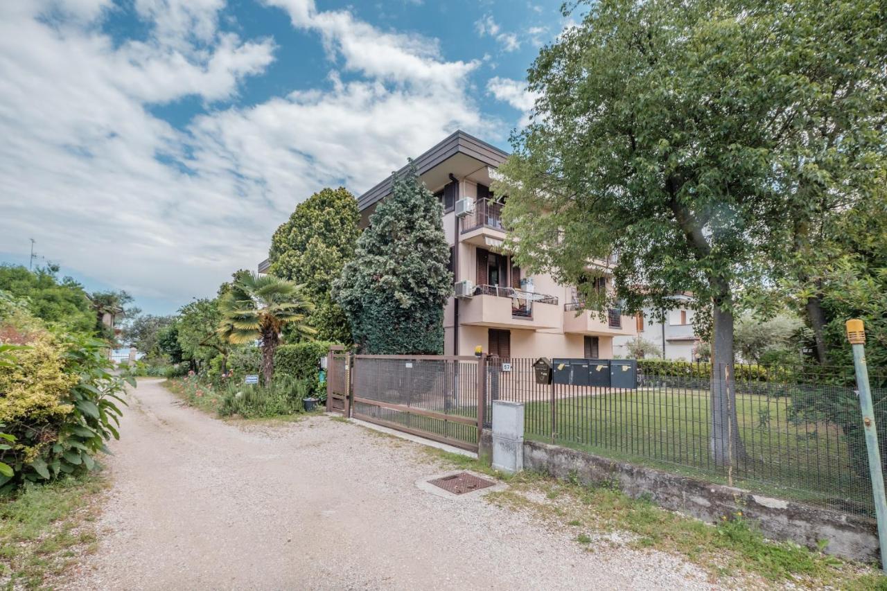 Casa Lugana 9 - Monolocale Con Piscina Fronte Lago Sirmione Luaran gambar
