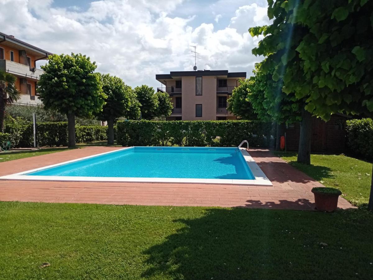 Casa Lugana 9 - Monolocale Con Piscina Fronte Lago Sirmione Luaran gambar