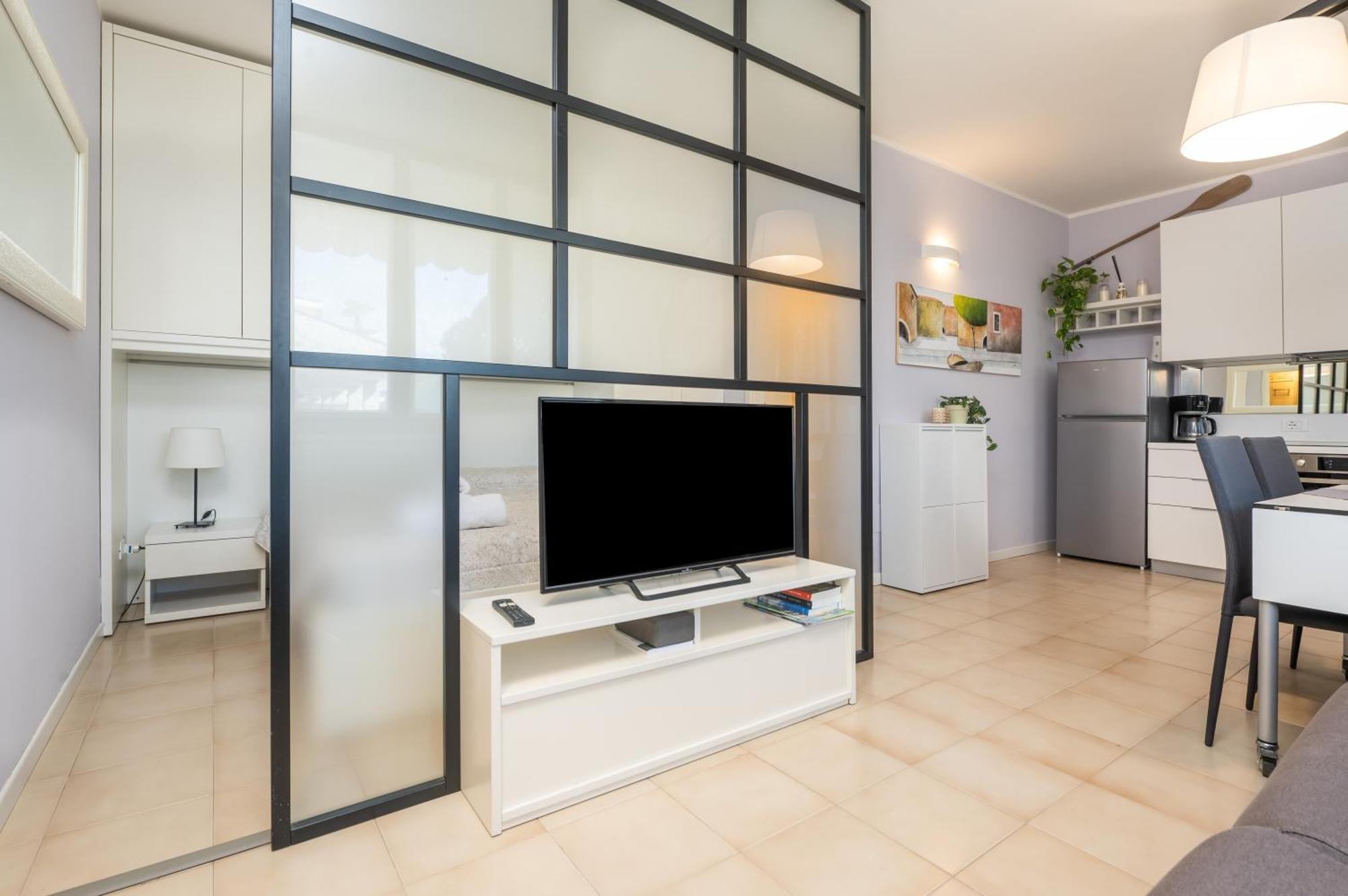 Casa Lugana 9 - Monolocale Con Piscina Fronte Lago Sirmione Luaran gambar