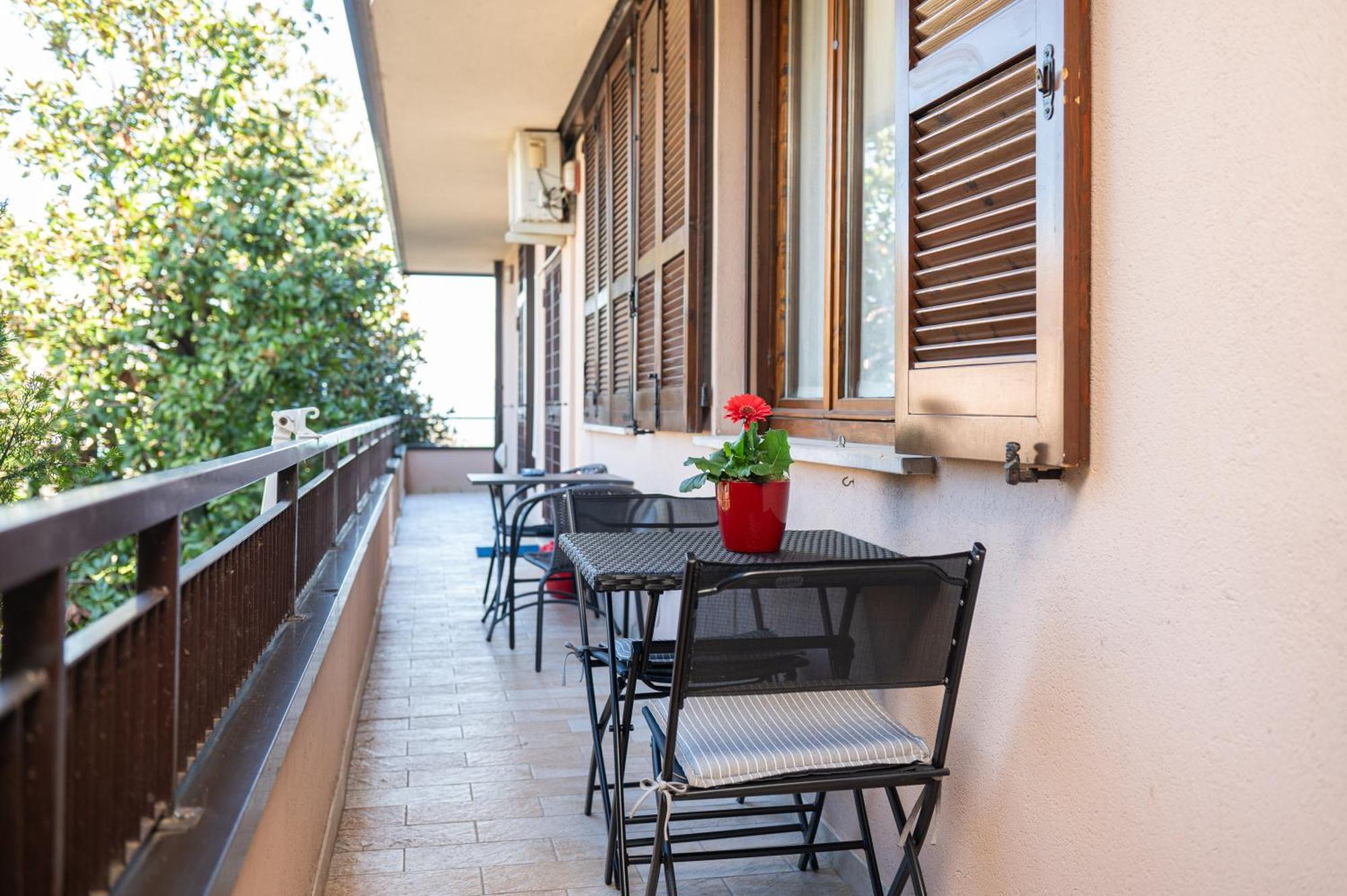 Casa Lugana 9 - Monolocale Con Piscina Fronte Lago Sirmione Luaran gambar